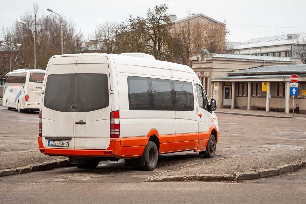 Covid-19 slimnieks braucis autobusā no Rīgas uz Jelgavu