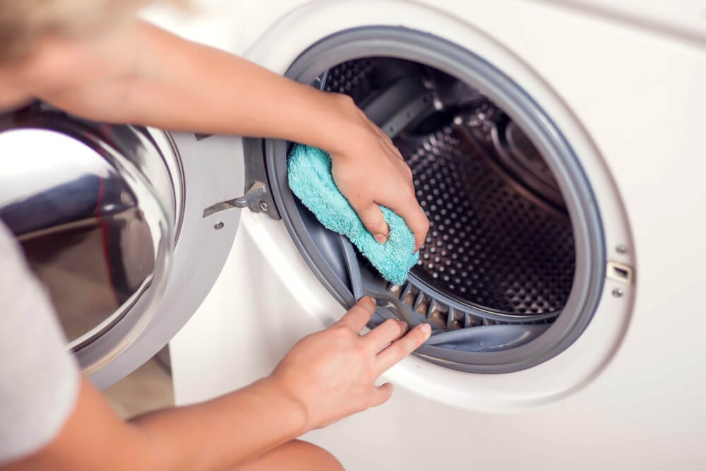 Kā ātri un viegli iztīrīt veļas mašīnu?