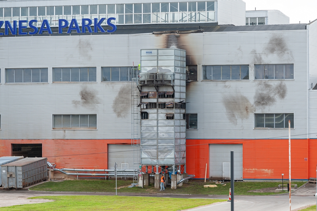 Ugunsgrēks RAF industriālajā parkā Jelgavā (papildināta)