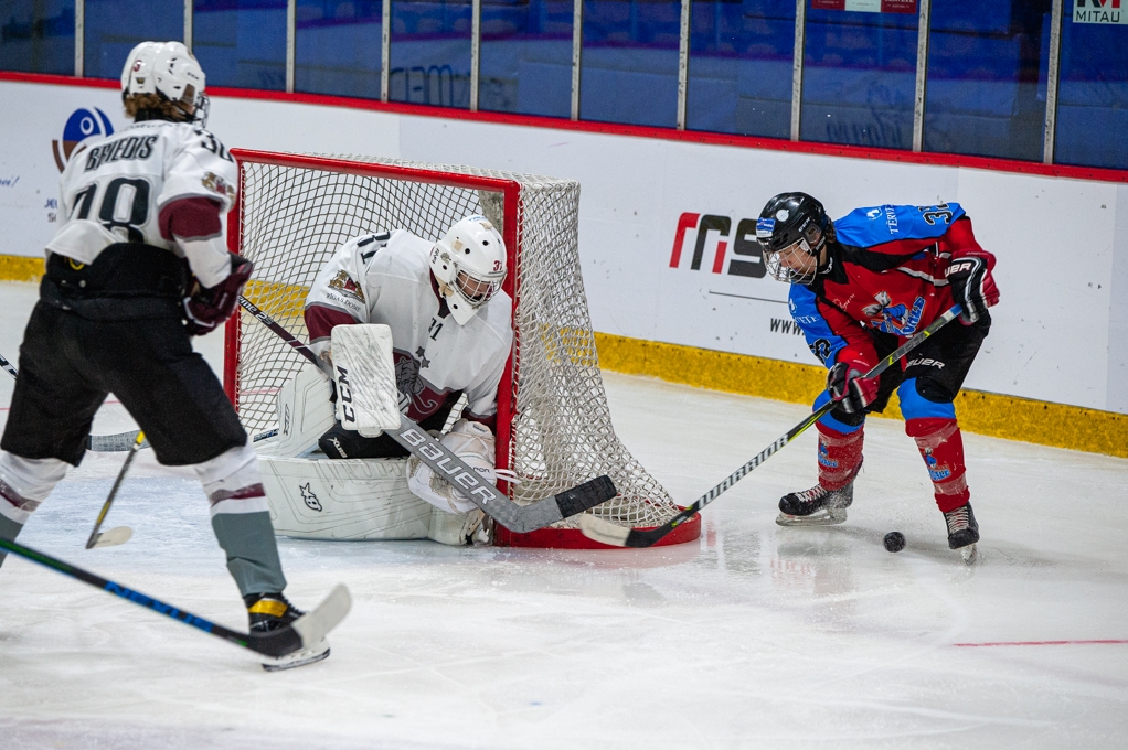 “JLSS U-17” hokejistiem smagnējs čempionāta sākums (FOTO)