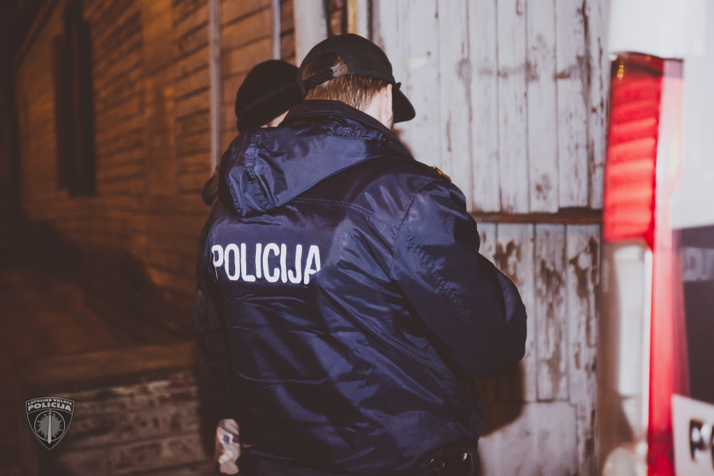 Policija sola pārbaudes, vai darba devēji "nepievērs acis" uz prasību par Covid-19 drošības sertifikātiem