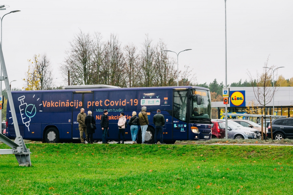 "Lidl" veikalu autostāvvietās Rīgā varēs sapotēties pret Covid-19