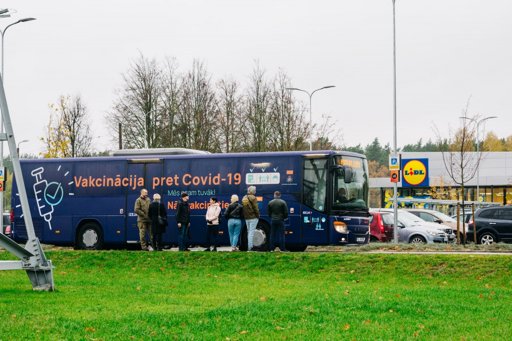 Pagājušajā diennaktī pret Covid-19 vakcinēti 12 460 iedzīvotāju