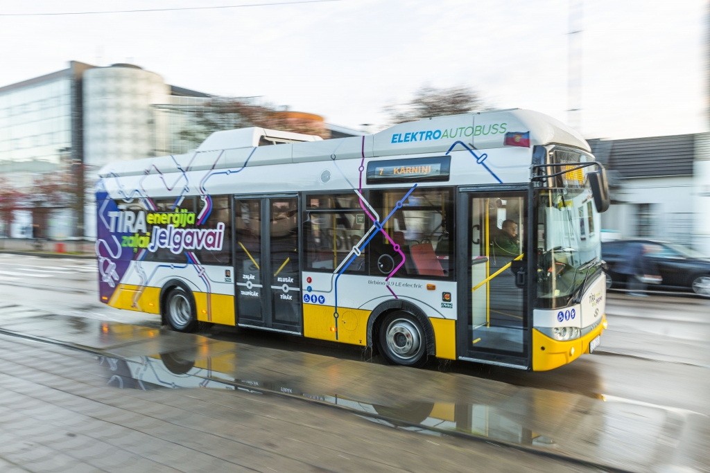 Jelgavā sāk kursēt elektroautobuss