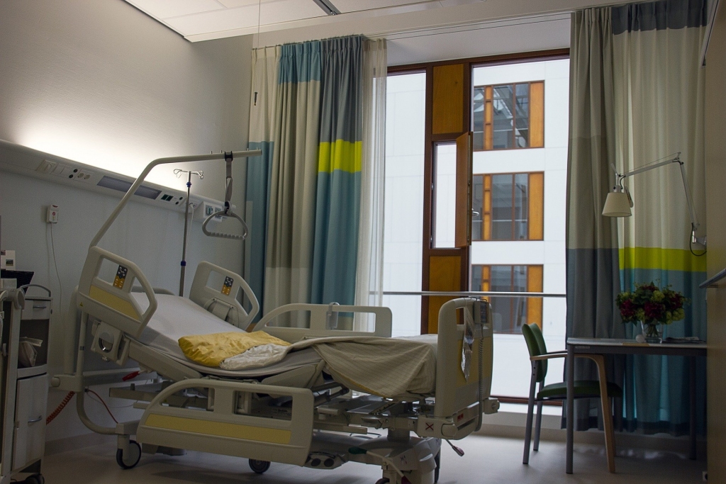 Covid-19 pacientu skaits slimnīcās diennakts laikā sarucis par 7,6%